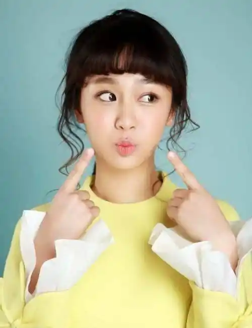 2014年杨紫出演《战长沙》与霍建华搭档夫妻,挑战怀孕戏,将痛苦演绎的