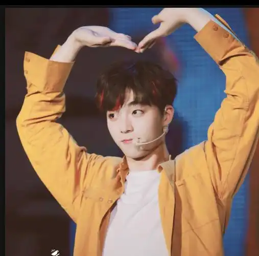 陈立农天津见面会花式比心用眼睛比心用头发比心超级可爱