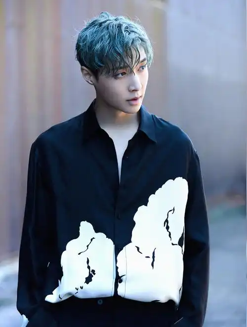 谁有张艺兴这张照片的原图啊?非常感谢