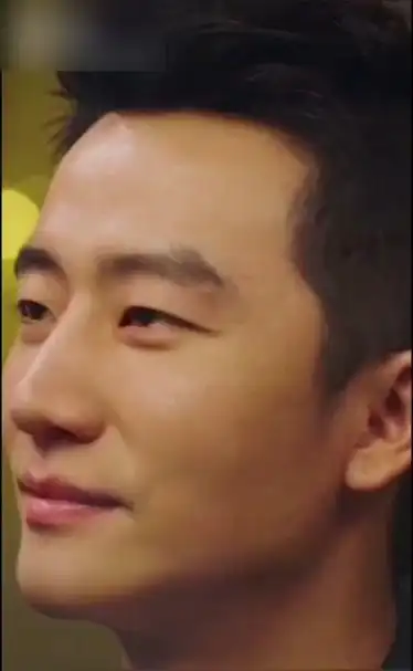 黄轩笑起来真好看开心不得了