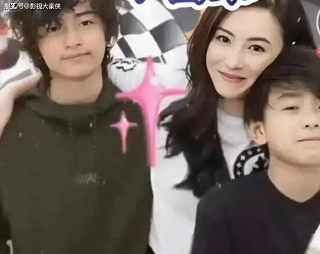 谢霆锋太兴奋了!张柏芝带孩子回家团聚,谢霆峰亲自下厨做美食