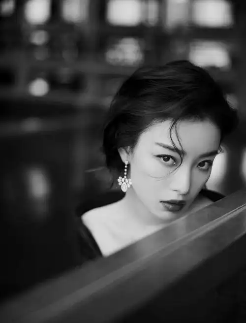 倪妮性感妩媚黑白写真图片[10/11]_明星_美桌网