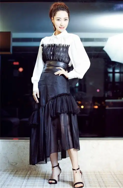 白冰携手杜可风闪耀红毯 《宇宙有爱浪漫同游》香港首映