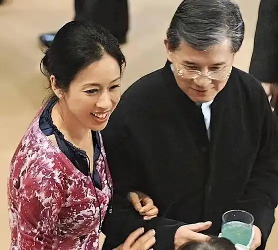 不敢相信, 郭晶晶的婆婆朱玲玲被媒体爆料再次净身出户_霍震霆_中国