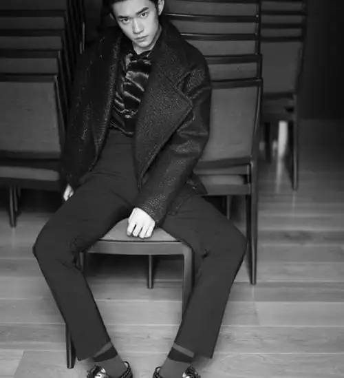 同样是穿西装黄景瑜十足的型男许魏洲的高贵气质太满屏了