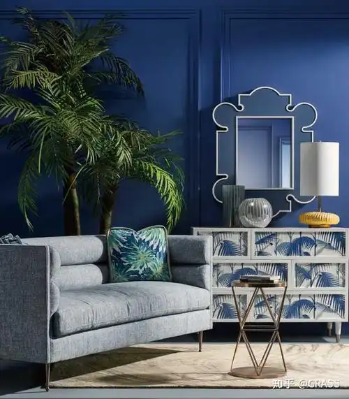蓝灰色的沙发和浅蓝色的床配什么颜色的家具好(柜子,餐桌)?