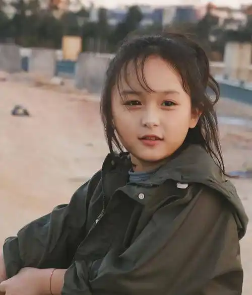 刘楚恬:2岁出道年入百万,6岁火遍全国,如今怎么样了_父母_孩子_女儿