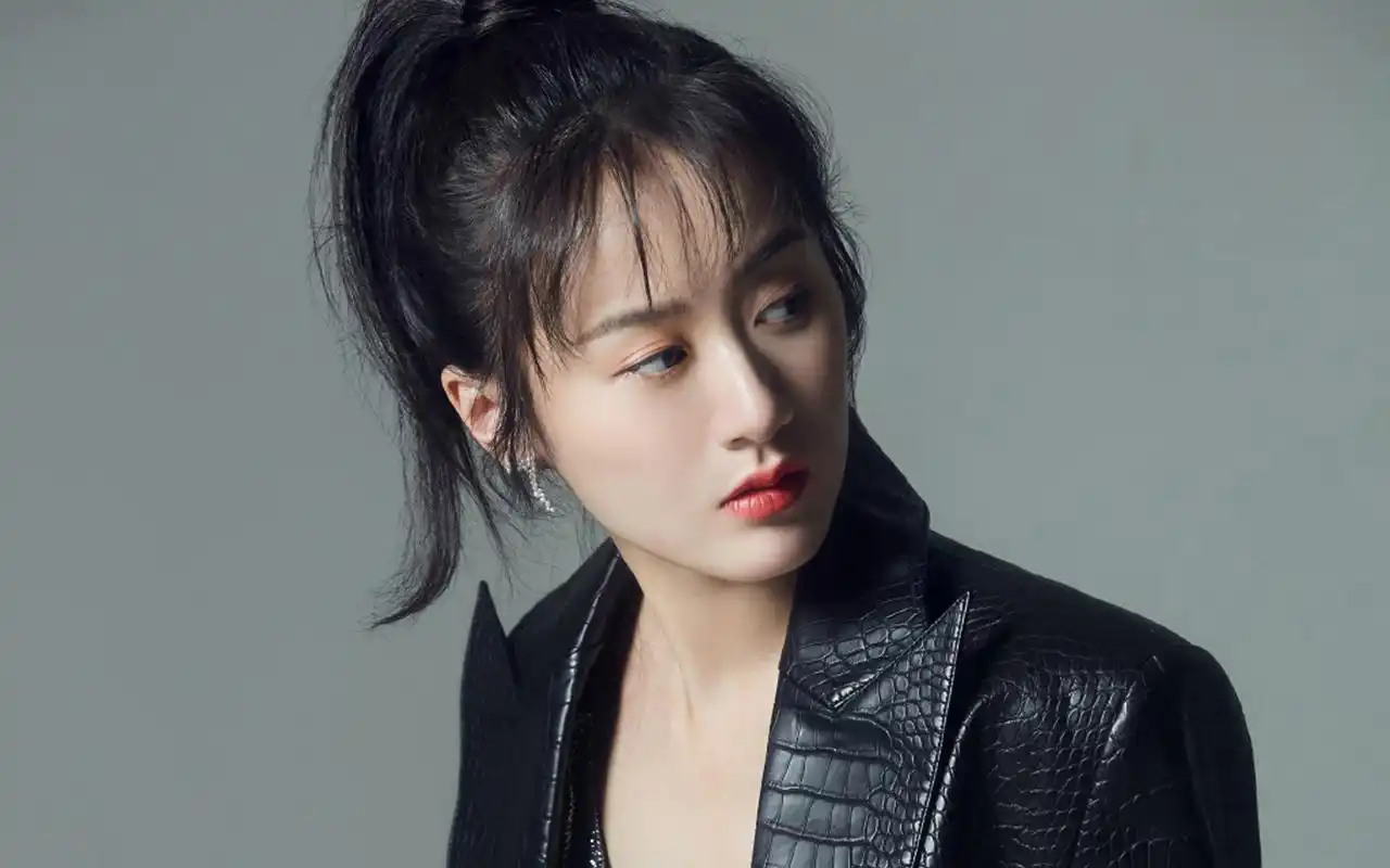 袁冰妍时尚灵动写真桌面壁纸