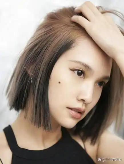 台湾偶像剧演员兼歌手杨丞琳剪下多年长发,换上一款质感十足的短发
