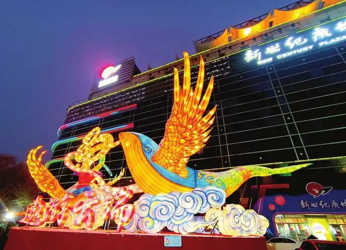 两组彩灯亮相邯郸新世纪广场