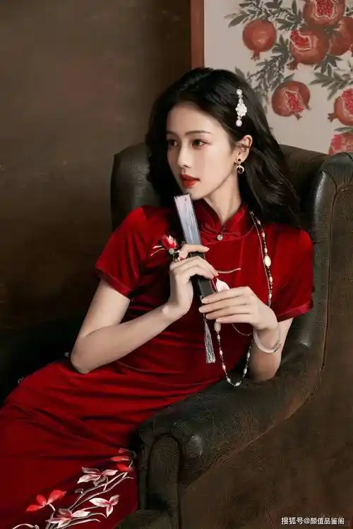 白鹿旗袍写真大赏:蓝韵佳人演绎国风美学新篇章 让人难以忘怀_传统