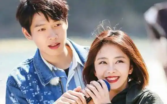 和魏大勋穿情侣鞋的女生扒出来了?