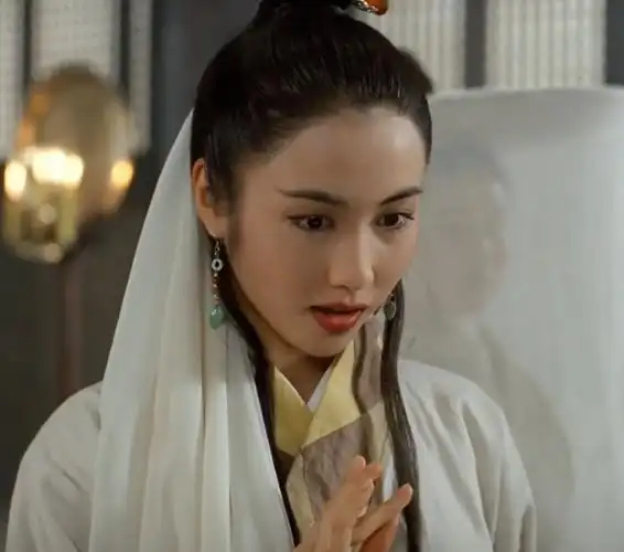 即便如此,黎姿饰演的周芷若还是给网友们留下了深刻印象,主要原因是