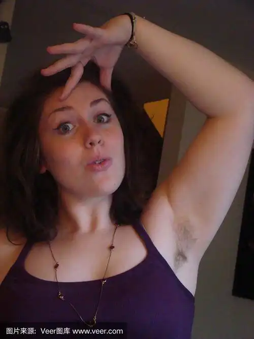 女性多毛的腋窝