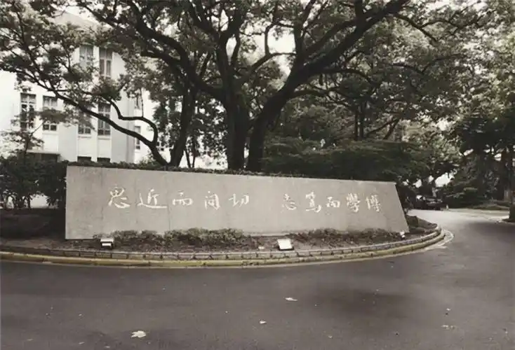 淮海战役中,47岁的邱清泉被击毙,留下的6个子女后来去向如何?