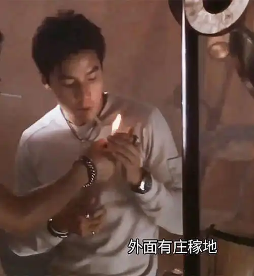 来看一些对我的眼睛很友好的男明星抽烟动图|男明星|吴彦祖|张国荣