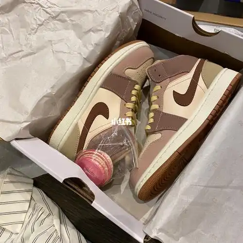 aj红豆奶茶94  神仙配色 复古板鞋