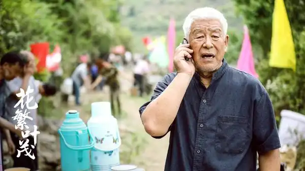 进去,并且是山路还是有很大的危险的,但是演员和节目组为了更贴近生活