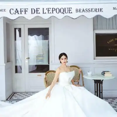 49岁朱茵拍婚纱大片,嫁黄贯中8年颜值在线,笑容甜美如初恋少女