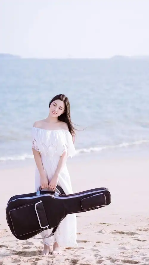 超凡脱俗的气质美女海滩写真