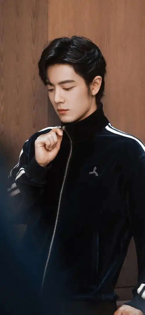 肖战超话    肖战|壁纸92    #肖战工作室放饭了