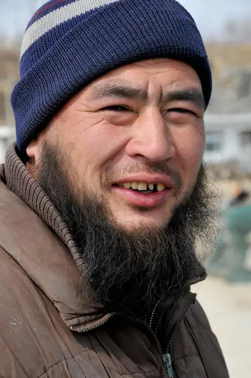 亲切的胡子哥-----绥中印象之三 - 雪虎 - matt