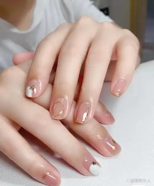 短指甲:简约/清新又显手白的短款美甲合集