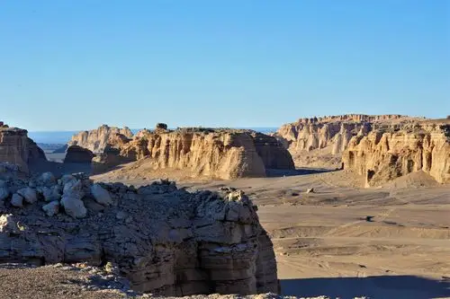 新疆无人区罗布泊(黎明:摄影作品二)