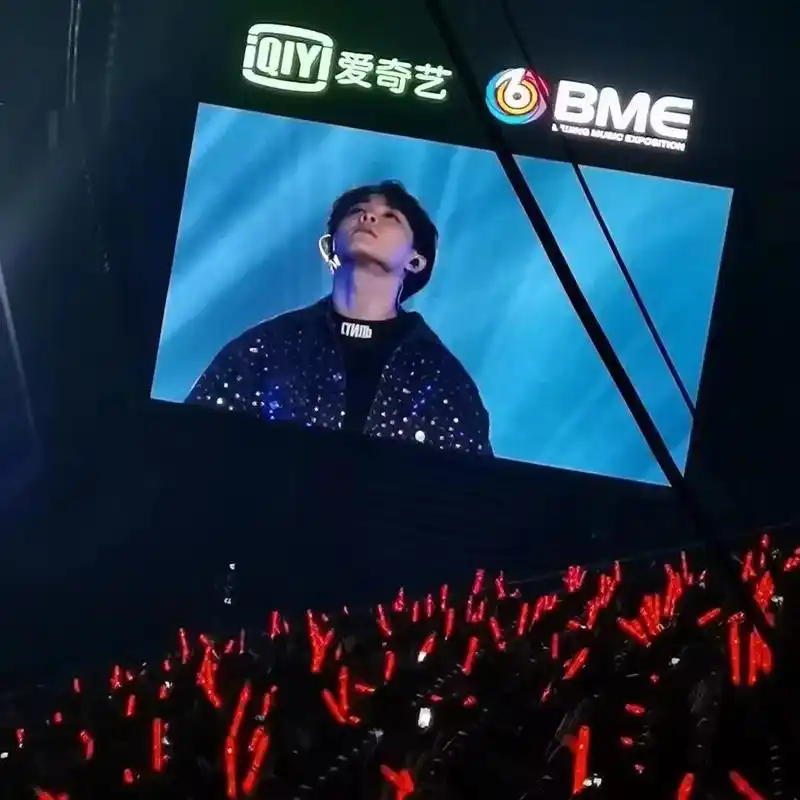 尤长靖 请在评论区留下你心目中的最佳提词器 #演唱会  # - 抖音