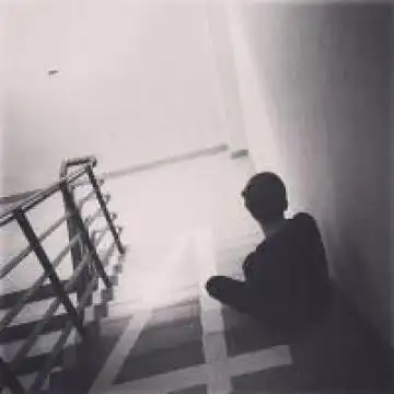 一个人挺好,男生头像图片-回车桌面