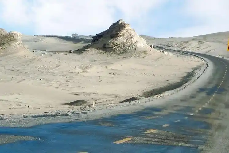 跟随我的手机95镜头去游览大西北→无人区的自然风光! - 美篇