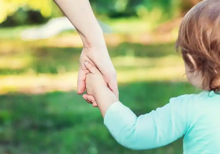 感人落泪的8张"母爱"图,完美诠释了妈妈二字,母亲真伟大