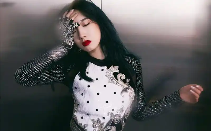 孟美岐冷艳桌面壁纸37