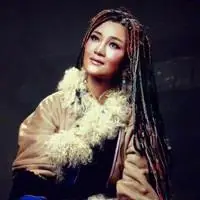 藏族歌手降央卓玛qq头像她性格活泼开朗能歌善舞