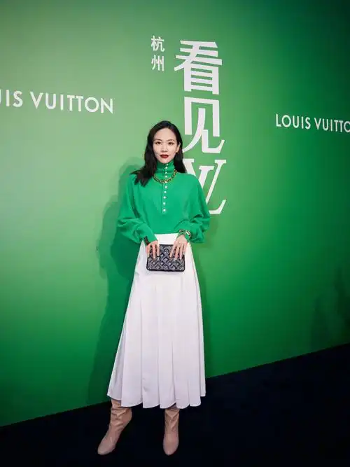 王霏霏这身材我服气阔腿牛仔裤配无袖t穿出三七比例