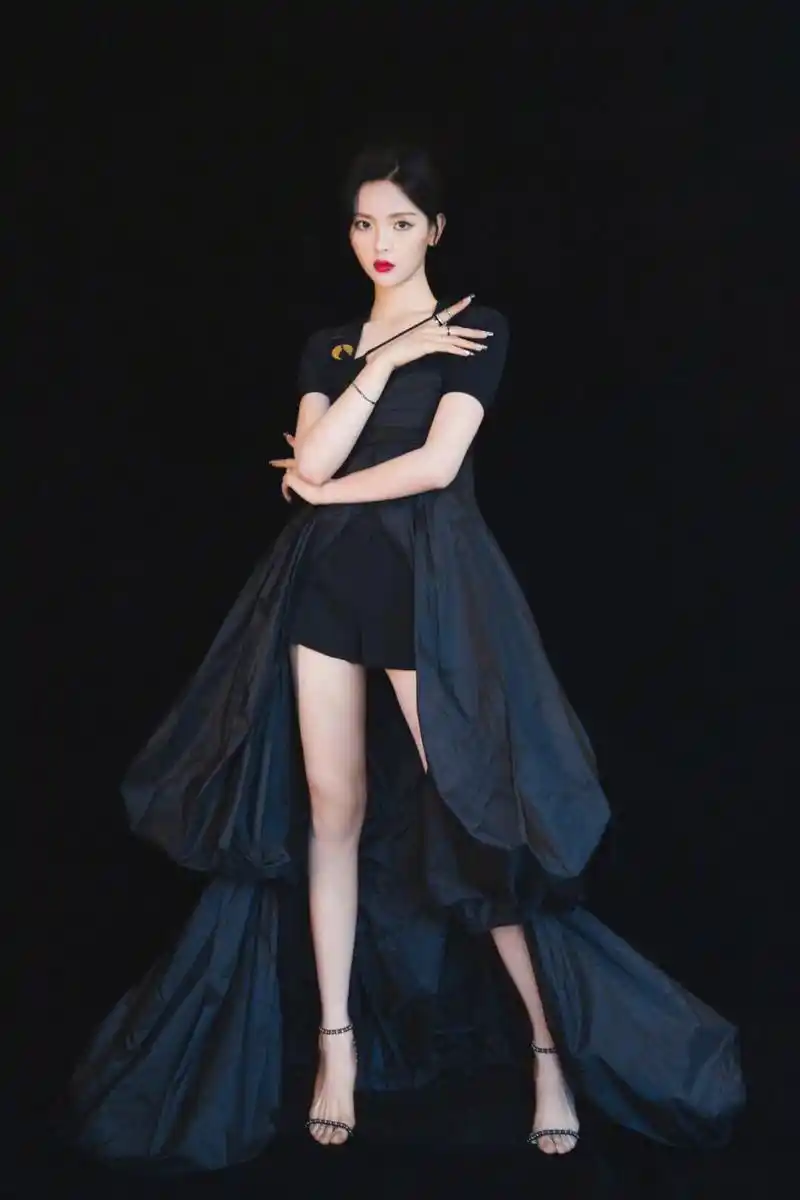 杨超越  美腿玉足合集