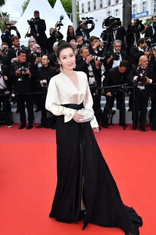 吹爆谭晶这套中国风礼服!"国家队选手"都这么会穿的吗?