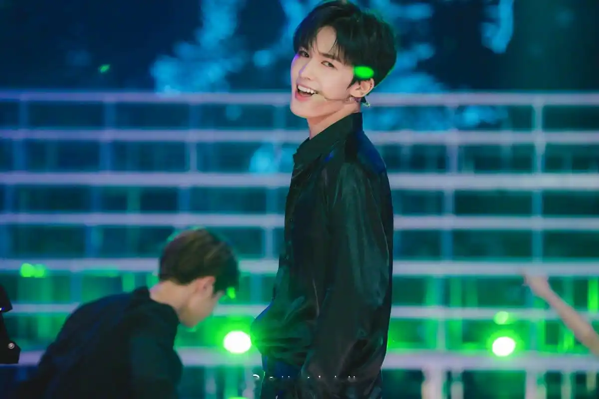 午安,一抹倾城色～人间仙子朱正廷珍珠糖快来pick一下呀!