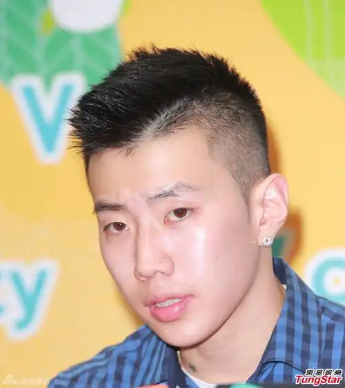 04.21】【明星】朴宰范香港出席活动 呼吁为海难祈祷 不知尼坤恋情