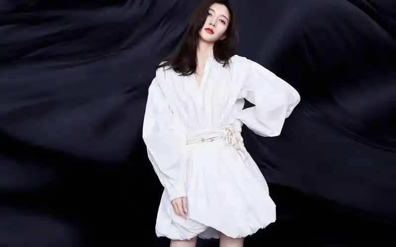 江疏影性感优雅写真桌面壁纸