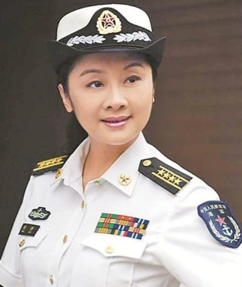 1969年,唐静出生于江苏南京,1986年,由她创作的话剧《浪花舔湿的音符