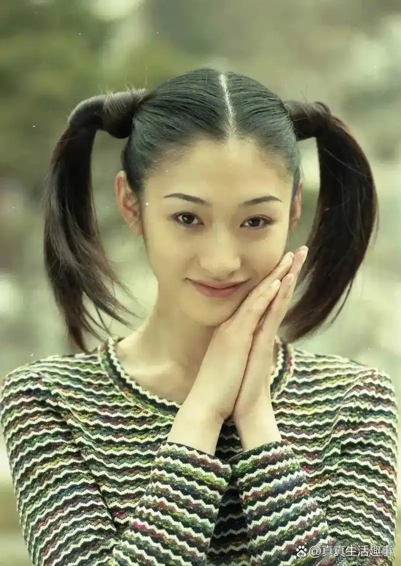 看了李小冉年轻时的照片后才明白陈数为何那样说 了,陈数曾在采访中说