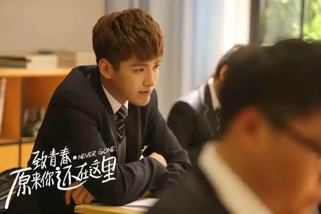 于6月12日在上海举行发布会;看校园男神@mr_凡先生身穿棒球服帅气登场