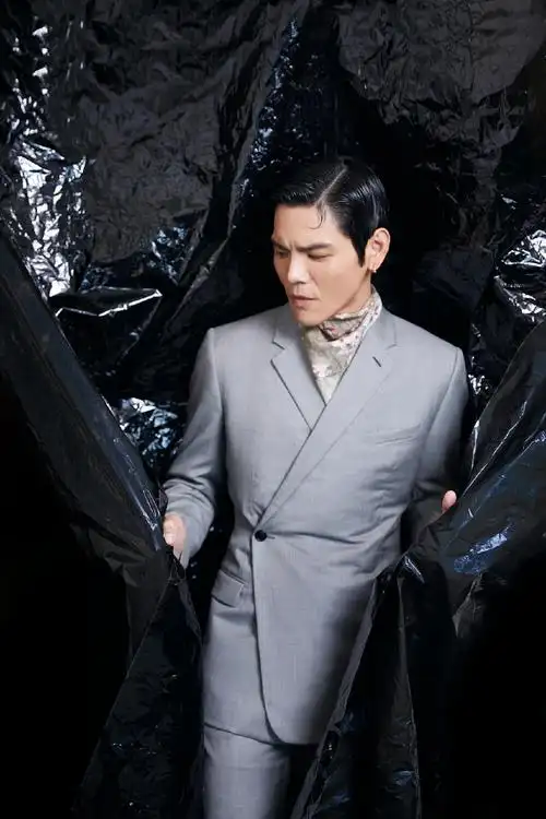 向佐中文名:向佐/英文名:jacky/国籍:中国/星座:巨蟹座血型:o型/出生