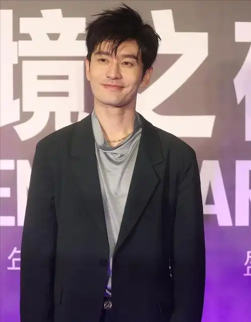 正文  娱乐圈的明星中,有一个"传奇"的个体,他就是黄晓明,无论是影视