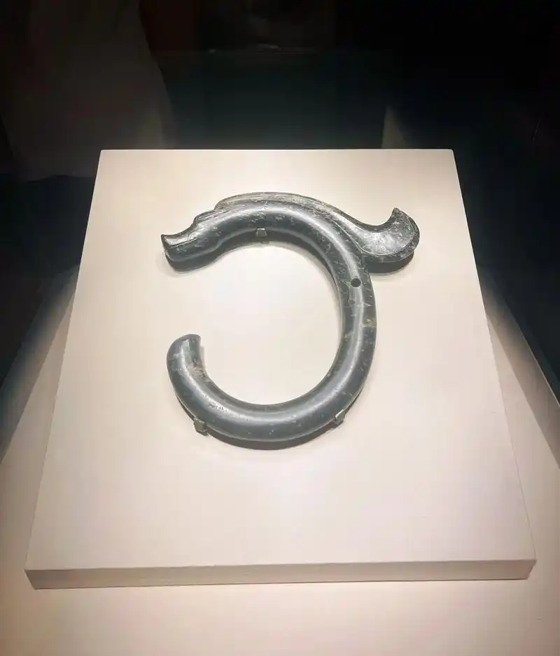 新石器时代 红山文化 玉龙 红山文化,属新石器时代,发源于东北地区西