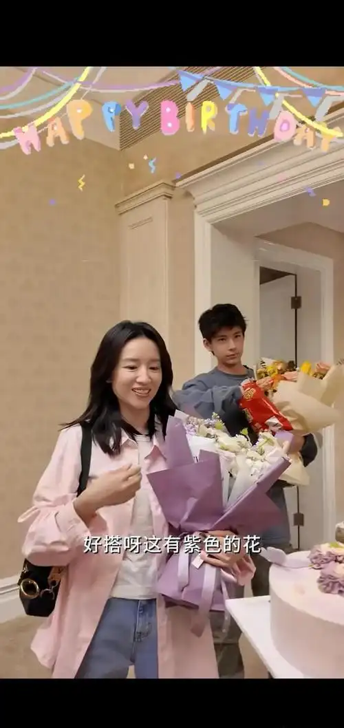 董洁44岁生日vlog15岁儿子顶顶露脸高鼻梁帅过潘粤明