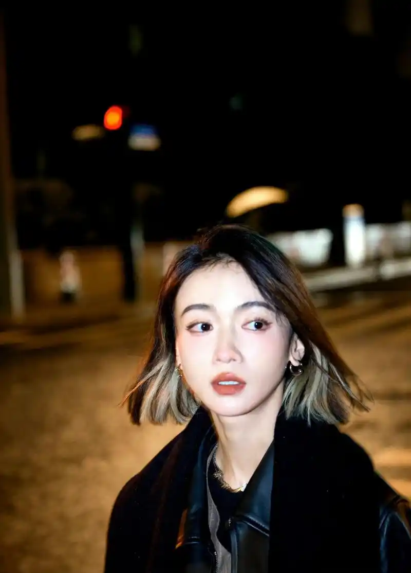 吴谨言私服穿搭 | 求皮衣品牌 吴谨言穿上这个在搭配这个短发,简直太