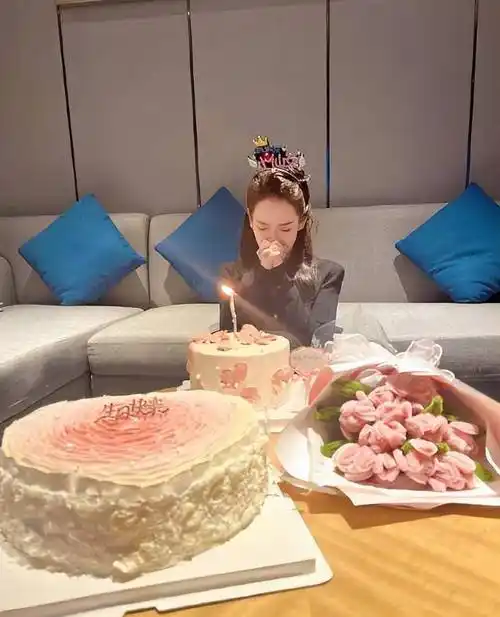 原创戚薇过39岁生日,李承铉为爱妻庆祝,女儿越来越可爱!