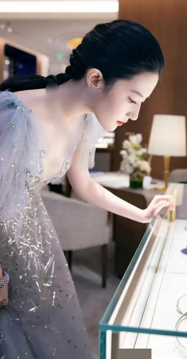 刘亦菲侧颜好完美